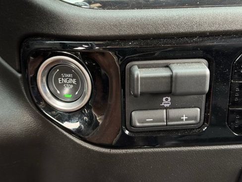 Used 2025 Chevrolet Silverado 2500 ZR2 w/ Technology Package AWD/4WD image 17