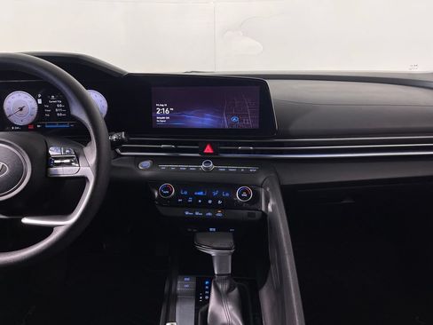 Certified 2024 Hyundai Elantra SEL FWD image 16