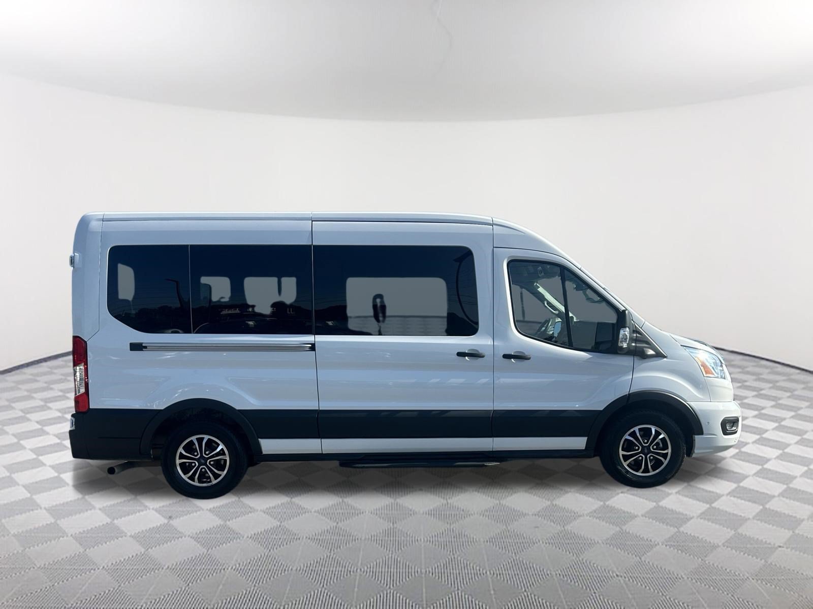 Used 2022 Ford Transit 350 XLT RWD image 4
