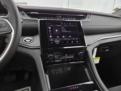 New 2026 Jeep Grand Cherokee Laredo AWD/4WD image 34
