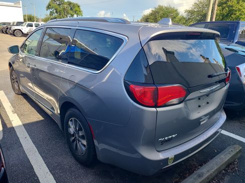 Used 2019 Chrysler Pacifica Touring-L Plus w/ Advanced Safetytec Group FWD image 6
