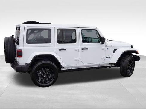 Certified 2025 Jeep Wrangler Unlimited Sahara w/ Safety Group image 8