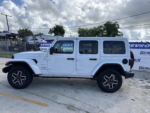 Used 2024 Jeep Wrangler Unlimited Sahara AWD/4WD image 15