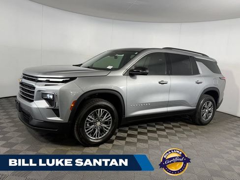 Used 2025 Chevrolet Traverse LT FWD image 1