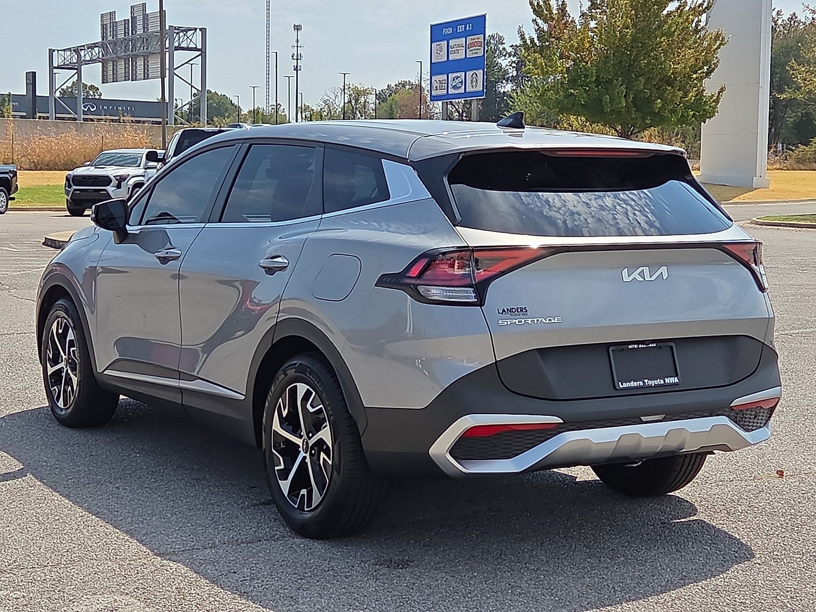 Used 2024 Kia Sportage EX FWD image 4