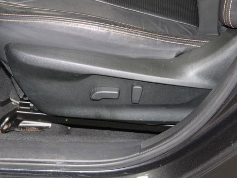 Used 2018 Subaru Crosstrek 2.0i Limited image 18