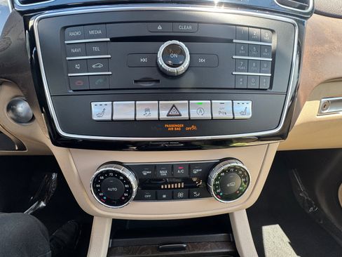 Used 2019 Mercedes-Benz GLE 400 4MATIC image 32
