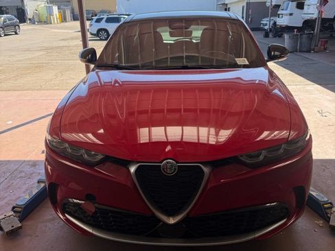 Used 2024 Alfa Romeo Tonale Ti w/ Premium Interior Package AWD/4WD image 5