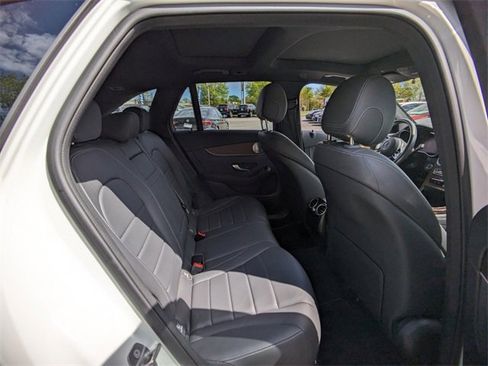 Used 2020 Mercedes-Benz GLC 300 4MATIC image 12