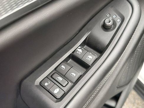 Used 2023 Jeep Grand Cherokee Altitude AWD/4WD image 23