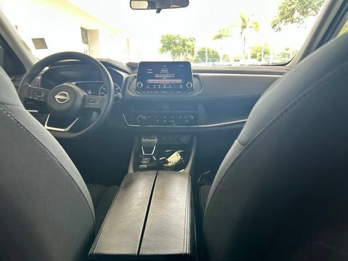 Used 2024 Nissan Rogue S FWD image 27