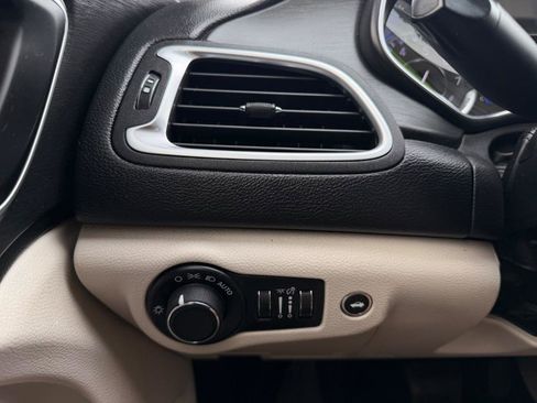 Used 2015 Chrysler 200 Limited w/ Convenience Group FWD image 15