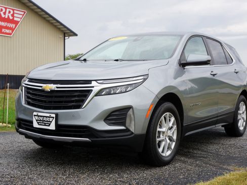 Used 2023 Chevrolet Equinox LT image 2