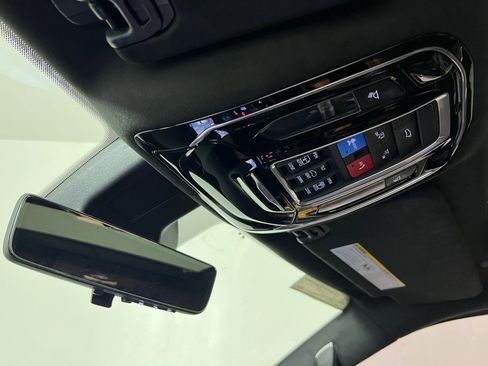 Used 2022 Jeep Grand Wagoneer Series III w/ Rear Seat Video Group 1 image 19