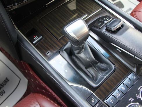 Used 2018 Lexus LX 570 4WD w/ Luxury Package image 41