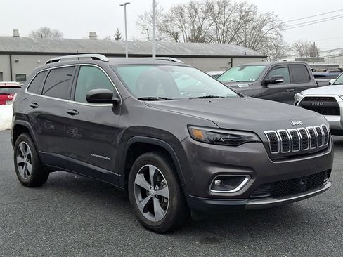 Used 2019 Jeep Cherokee Limited w/ Technology Group image 3