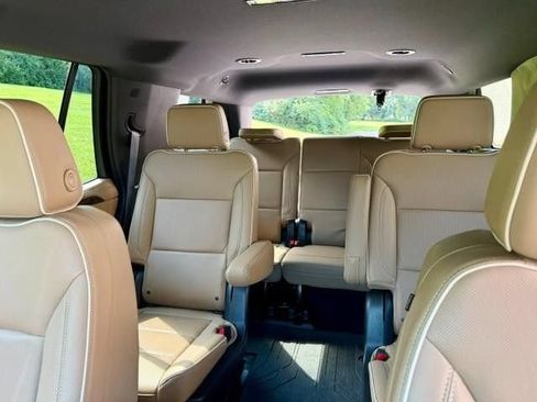 Used 2023 Chevrolet Tahoe Premier AWD/4WD image 9