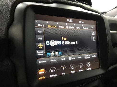 Used 2023 Jeep Renegade Latitude AWD/4WD image 17