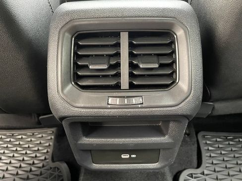 Used 2023 Volkswagen Taos SE AWD/4WD image 11