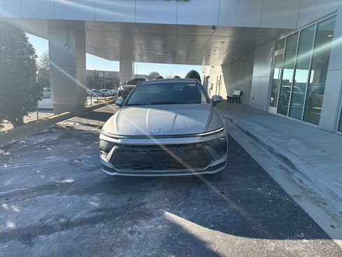Used 2025 Hyundai Sonata SE image 9