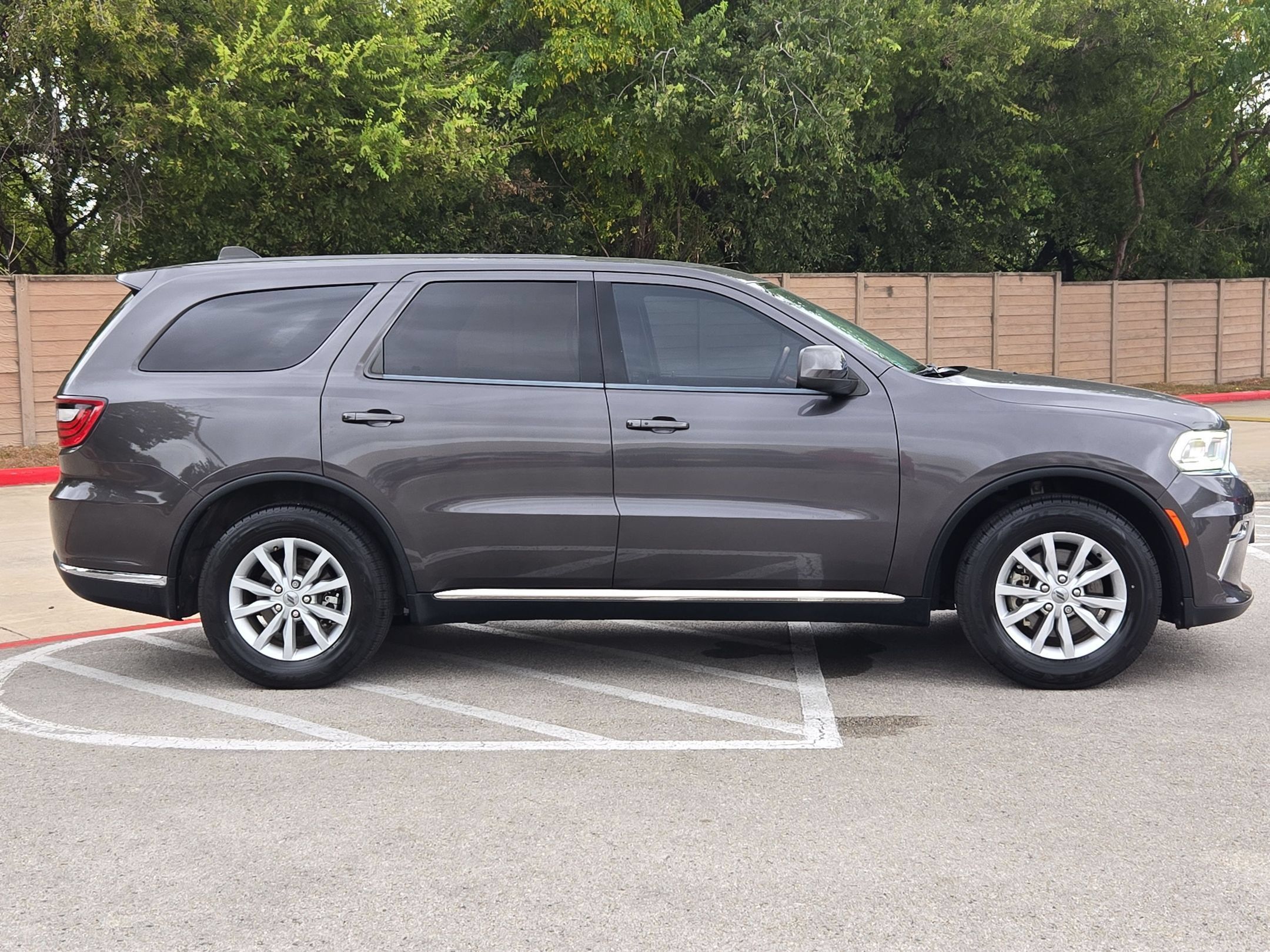 Used 2021 Dodge Durango SXT w/ 3rd Row Seating Group RWD image 2