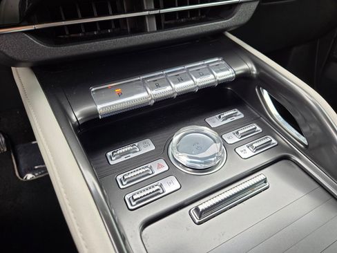 Used 2024 Lincoln Nautilus Reserve AWD/4WD image 20