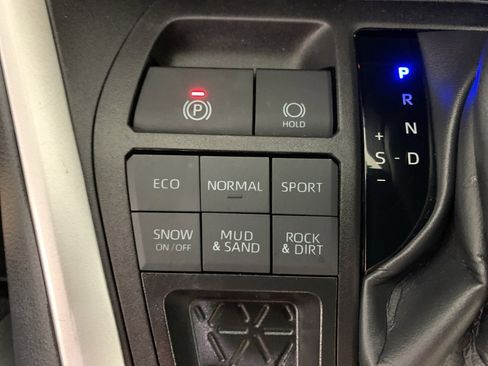 Used 2024 Toyota RAV4 LE image 27