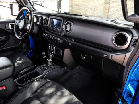 Used 2021 Jeep Gladiator Willys image 19