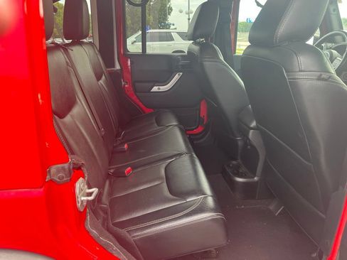 Used 2016 Jeep Wrangler Unlimited Rubicon w/ Connectivity Group AWD/4WD image 6
