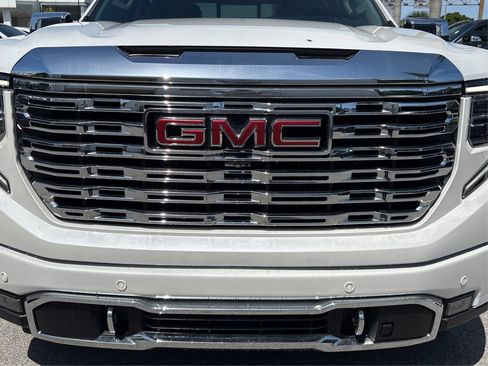 Used 2023 GMC Sierra 1500 Denali w/ Denali Reserve Package AWD/4WD image 12