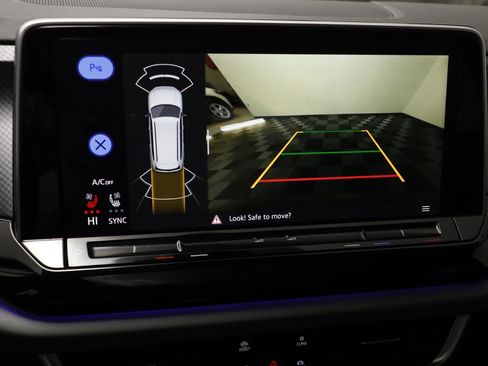 Used 2025 Volkswagen Atlas Peak Edition SE image 9