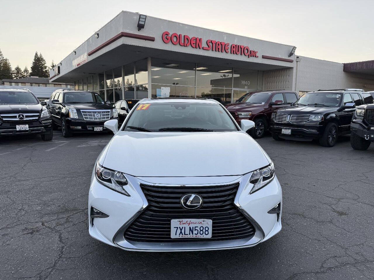Used 2017 Lexus ES 350 FWD image 2