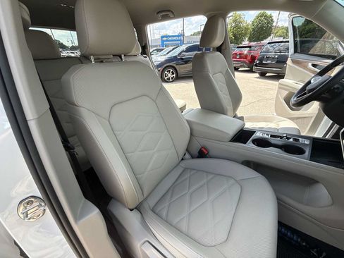 Used 2025 Volkswagen Atlas SE AWD/4WD image 26