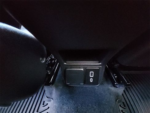 Used 2021 Buick Encore GX Essence w/ Advanced Technology Package image 31