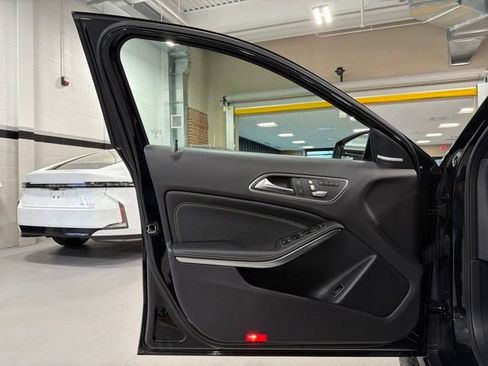 Used 2019 Mercedes-Benz GLA 250 4MATIC image 9