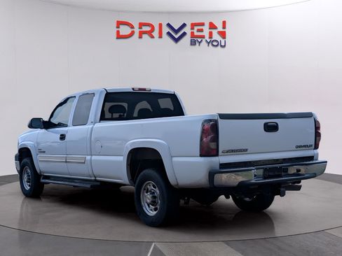 Used 2004 Chevrolet Silverado 2500 LT RWD image 3