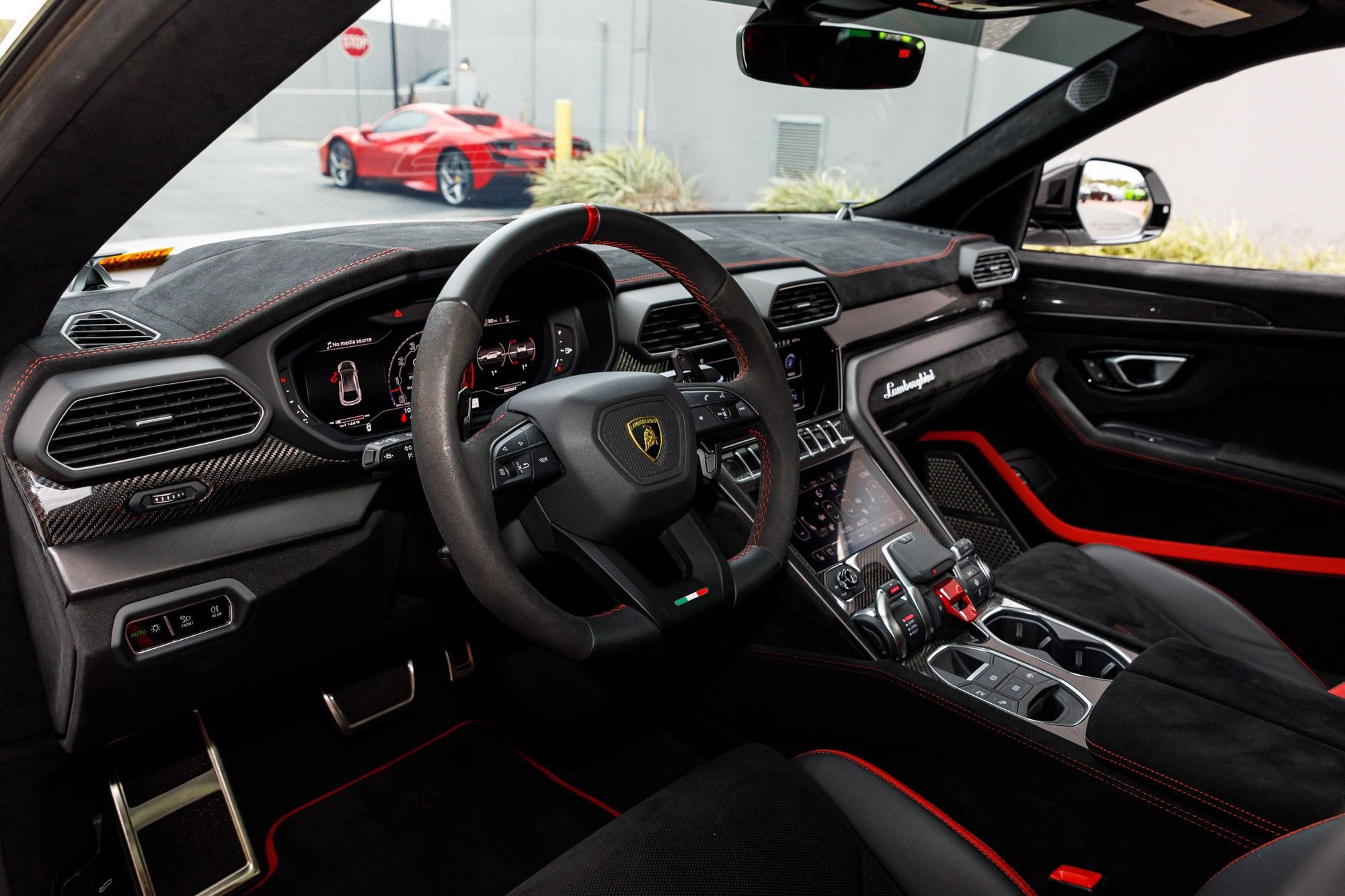 Used 2024 Lamborghini Urus Performante AWD/4WD image 30