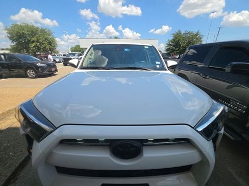 Used 2020 Toyota 4Runner SR5 RWD image 2