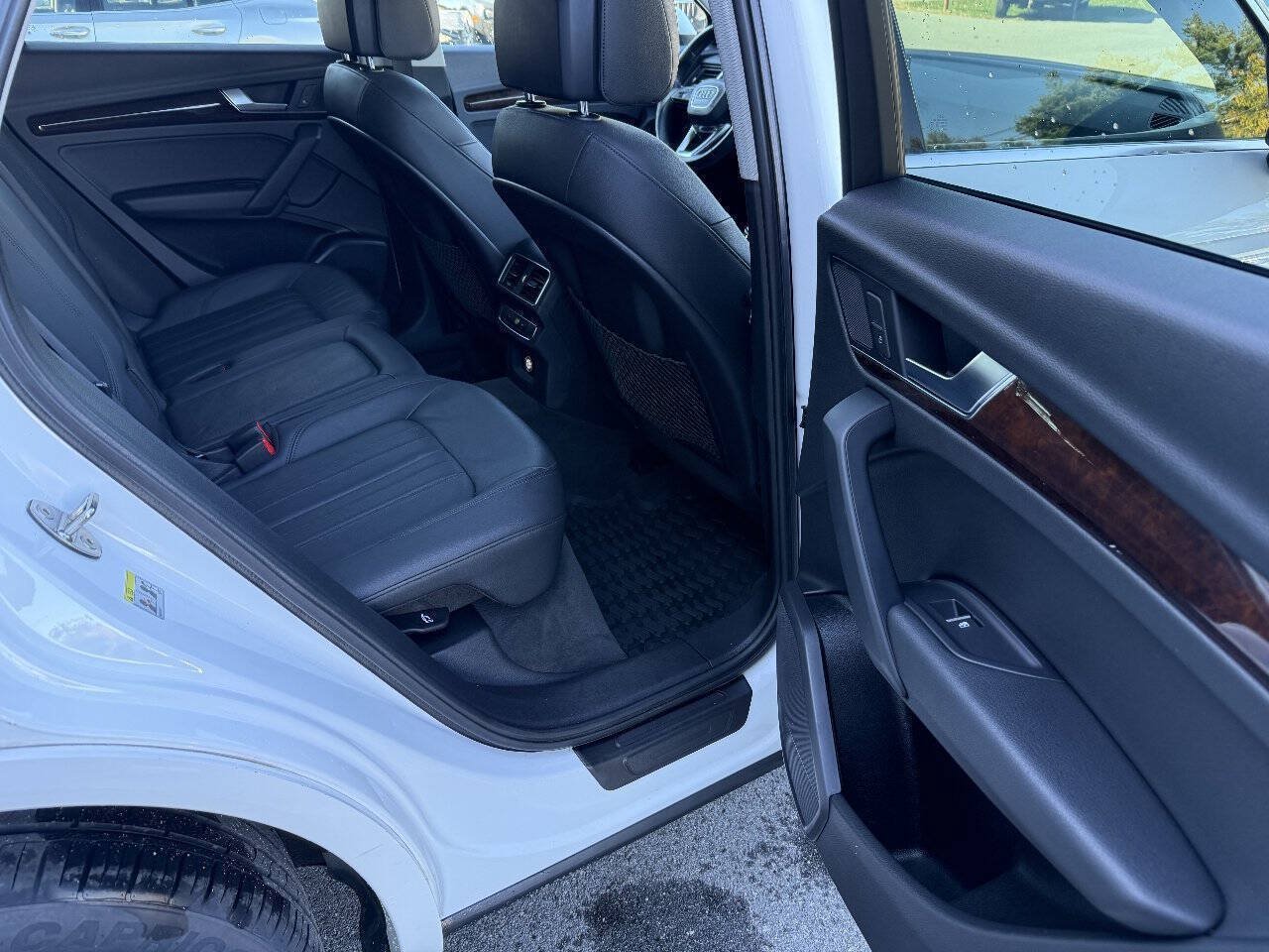 Used 2019 Audi Q5 2.0T Premium w/ Convenience Package AWD/4WD image 11
