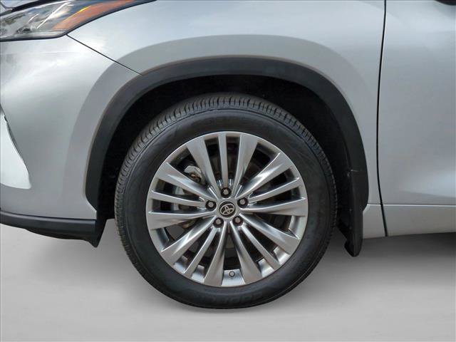 Used 2023 Toyota Highlander Platinum FWD image 24