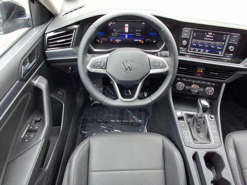 Used 2023 Volkswagen Jetta SE w/ Panoramic Sunroof Package FWD image 27