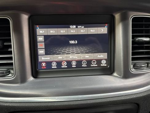 Used 2020 Dodge Charger SXT RWD image 17