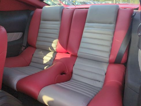 Used 2010 Ford Mustang GT Premium RWD image 28