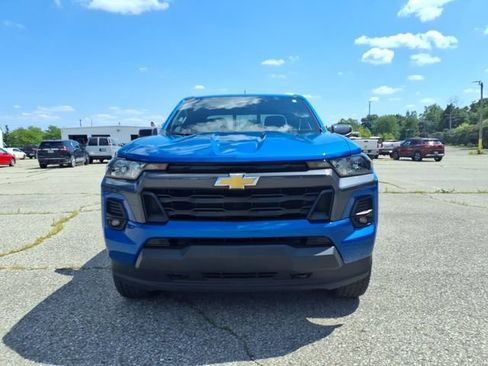 Used 2024 Chevrolet Colorado LT w/ LT Convenience Package II AWD/4WD image 2