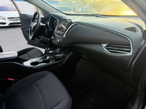 Used 2018 Chevrolet Malibu LT FWD image 25