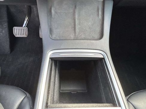 Used 2021 Tesla Model Y Long Range AWD/4WD image 26