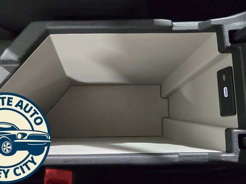 Used 2025 Volkswagen Jetta SE image 16