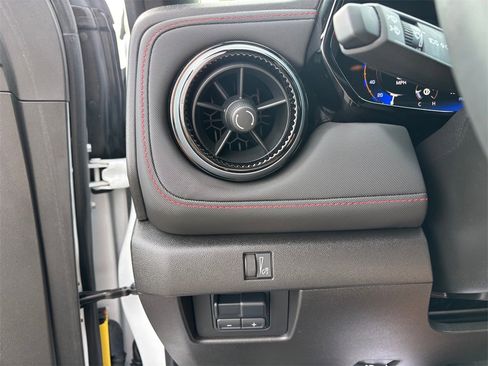 Certified 2024 Chevrolet Colorado Z71 w/ Z71 Convenience Package 2 image 22