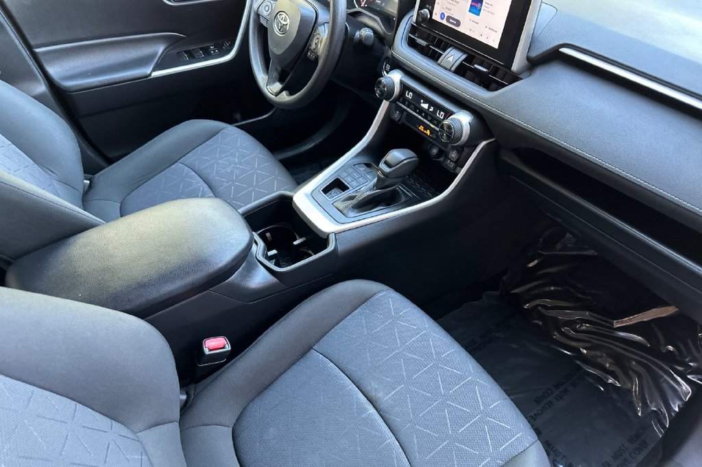 Used 2025 Toyota RAV4 XLE AWD/4WD image 21