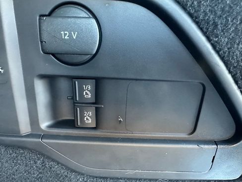 Used 2016 Volkswagen Touareg Sport image 33